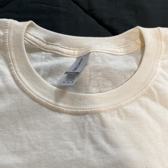 Gildan softstyle natural cotton T shirt. Never worn!! - Picture 4 of 4